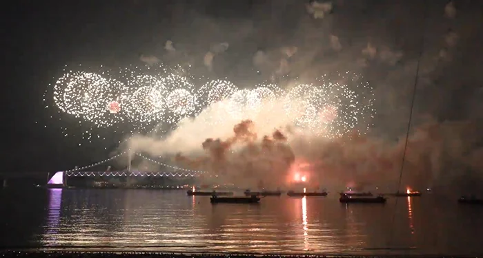 The beautiful harmony in the night sky of Busan, The 18th Busan Fireworks Festival #1